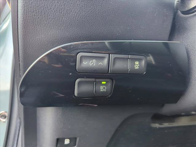Used 2017 Toyota Prius Three Touring w/ Carpet Mat Package FWD image 13