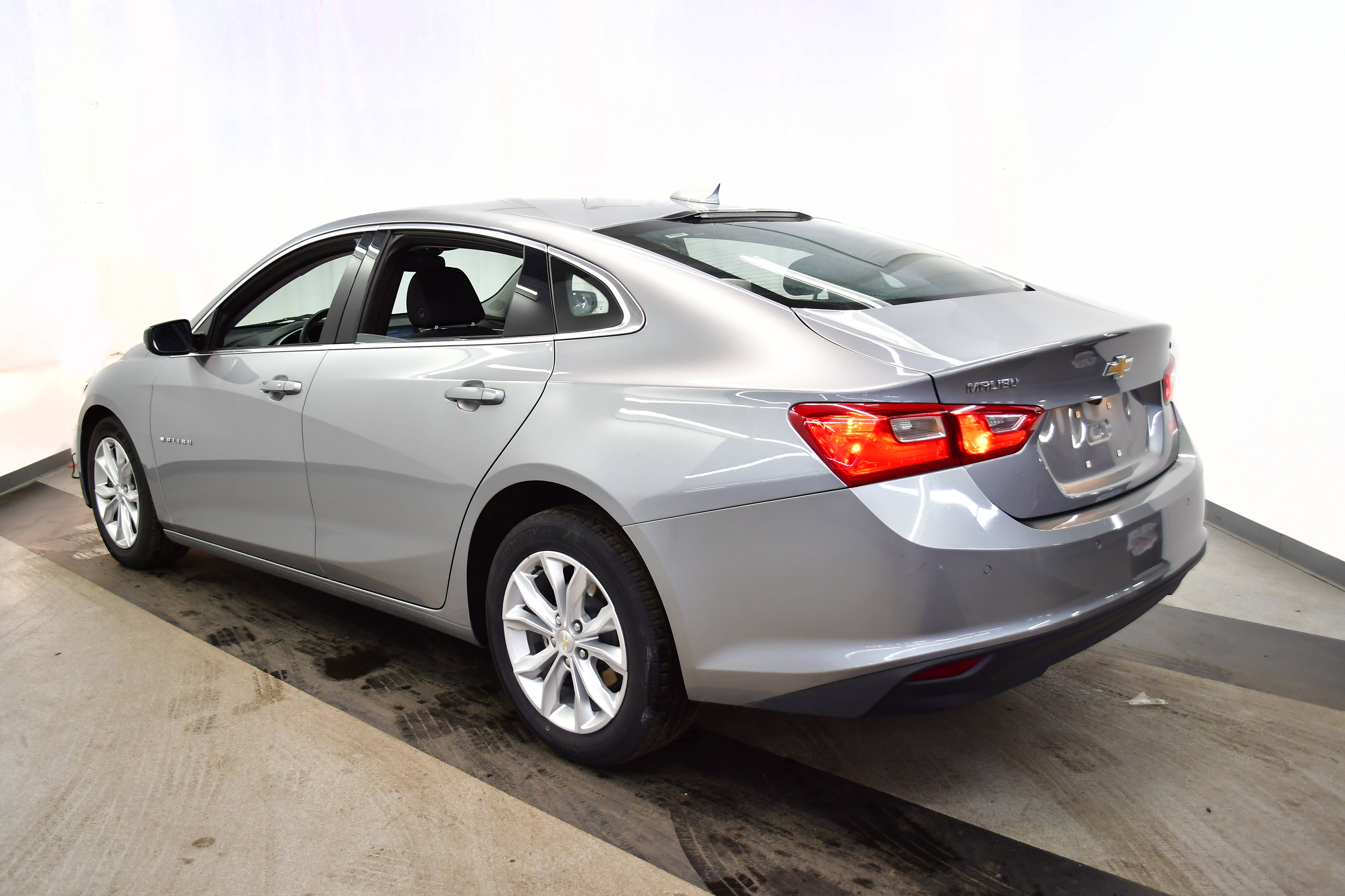 Used 2024 Chevrolet Malibu LT image 5