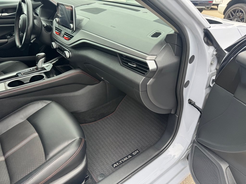 Used 2025 Nissan Altima 2.5 SR FWD image 14