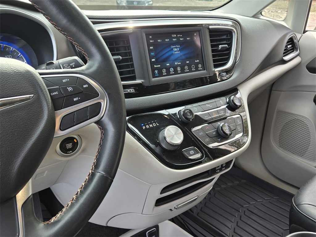 Used 2020 Chrysler Pacifica Touring-L image 25