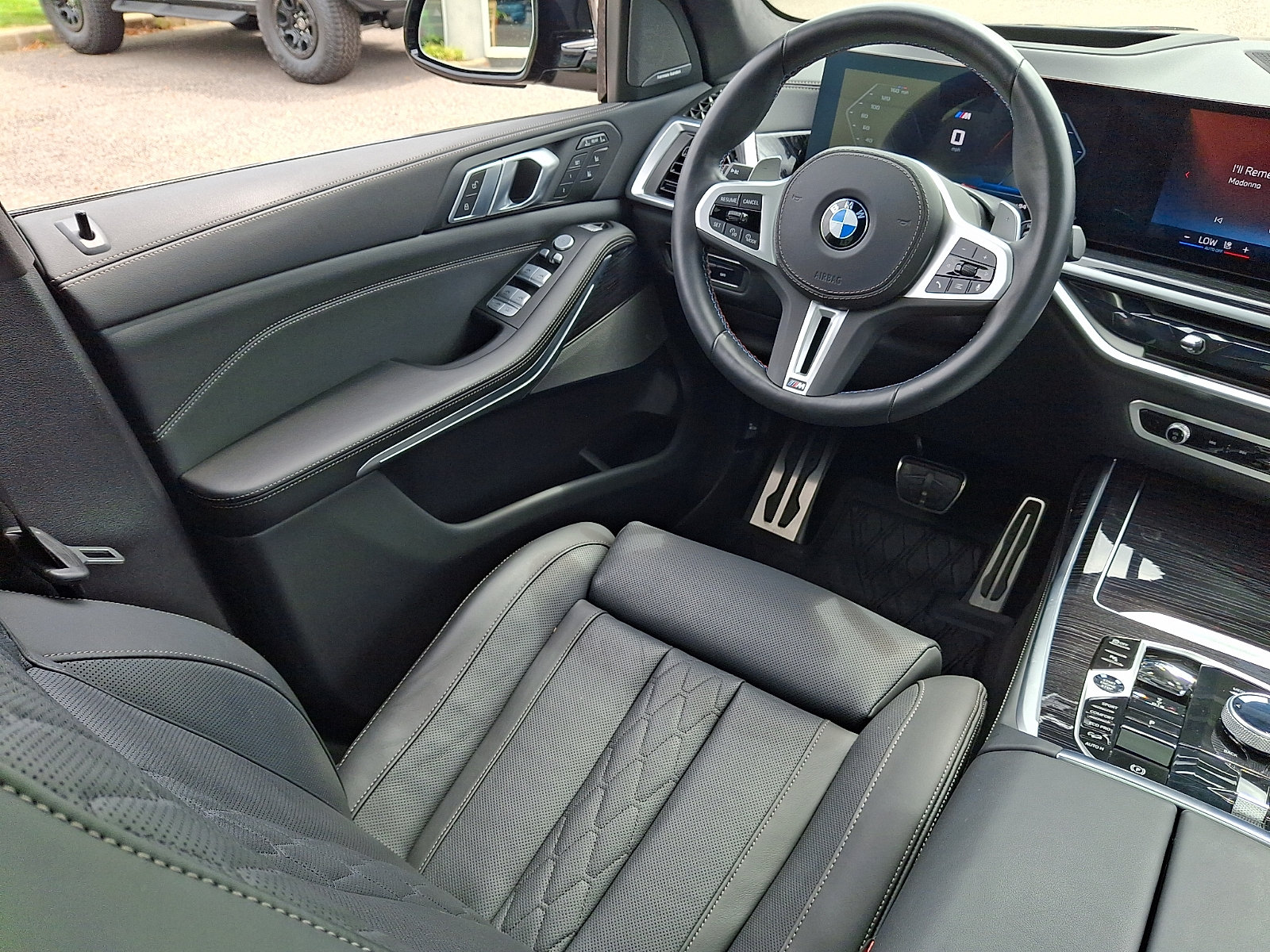 Used 2025 BMW X7 M60i w/ Executive Package AWD/4WD image 13