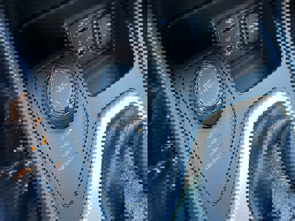 Used 2016 Jeep Cherokee Latitude w/ Cold Weather Group image 33