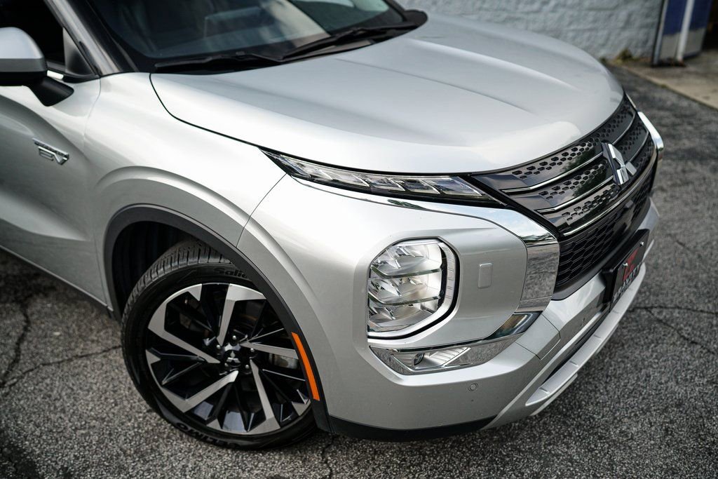 Used 2023 Mitsubishi Outlander LE image 7