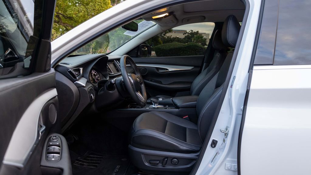 Used 2021 INFINITI QX50 Luxe w/ Cargo Package image 16