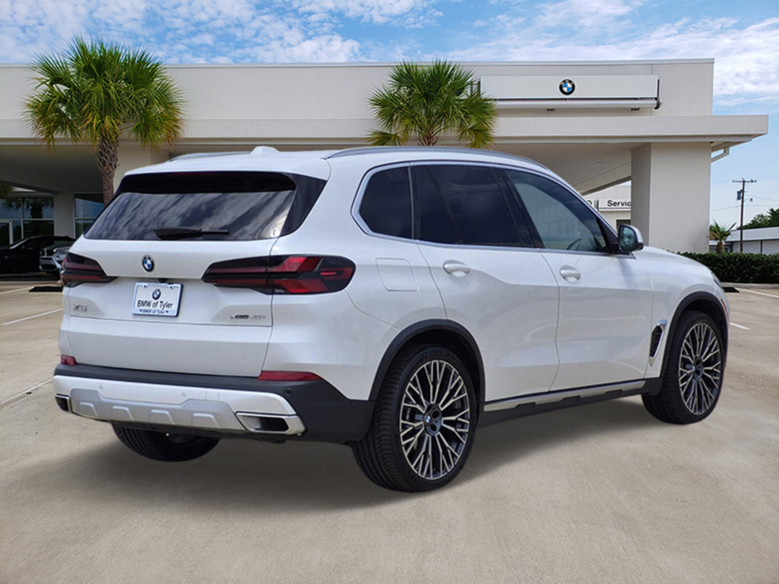 Certified 2024 BMW X5 xDrive40i w/ Premium Package AWD/4WD image 4