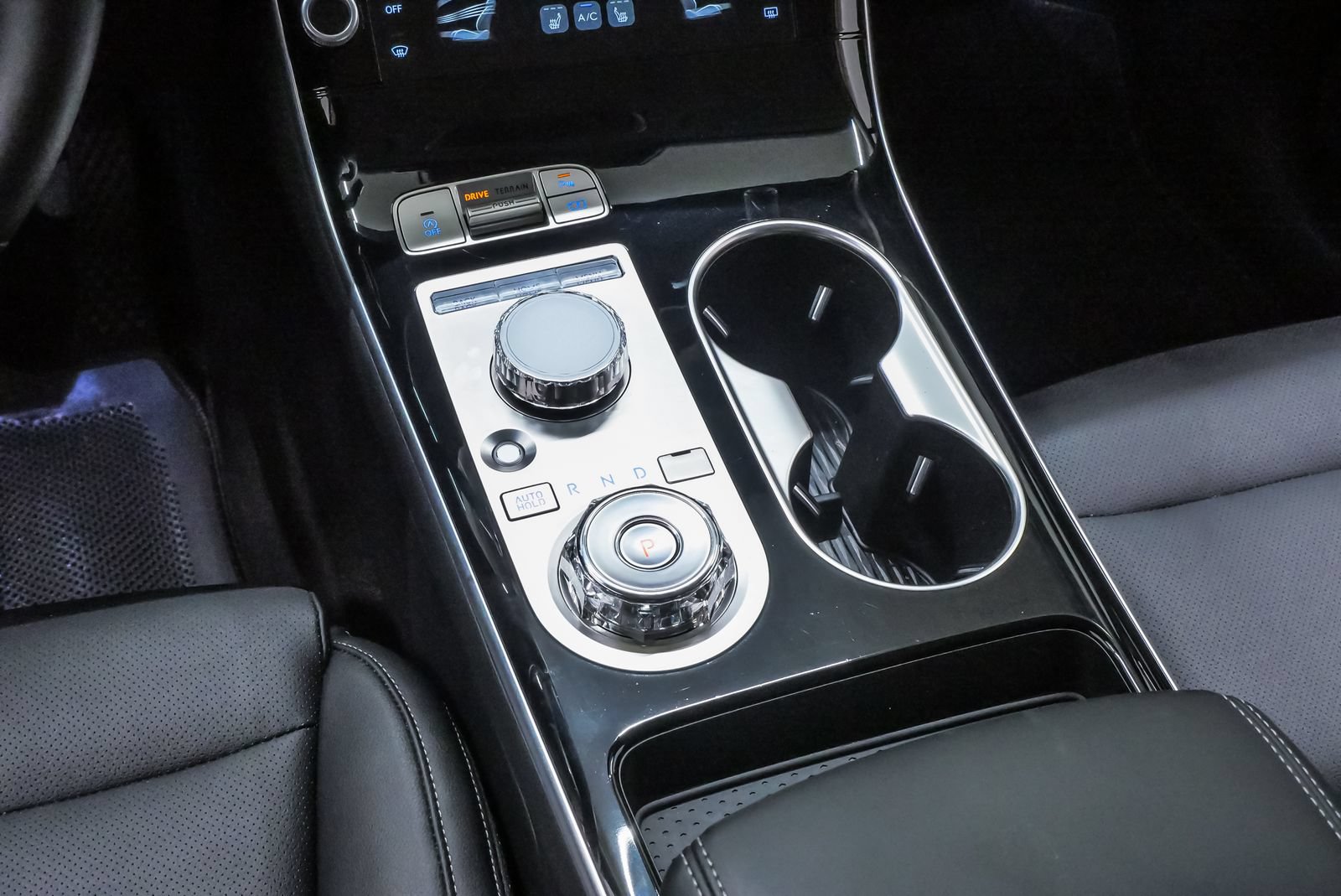 Certified 2026 Genesis GV70 2.5T AWD/4WD image 18