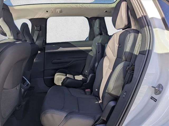 New 2025 Volvo EX90 Plus w/ Protection Package Premier image 17