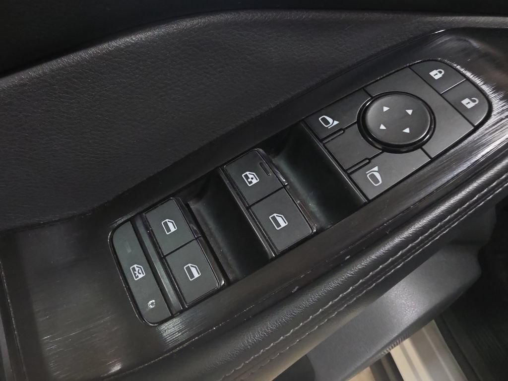 Used 2025 Nissan Rogue SV AWD/4WD image 14