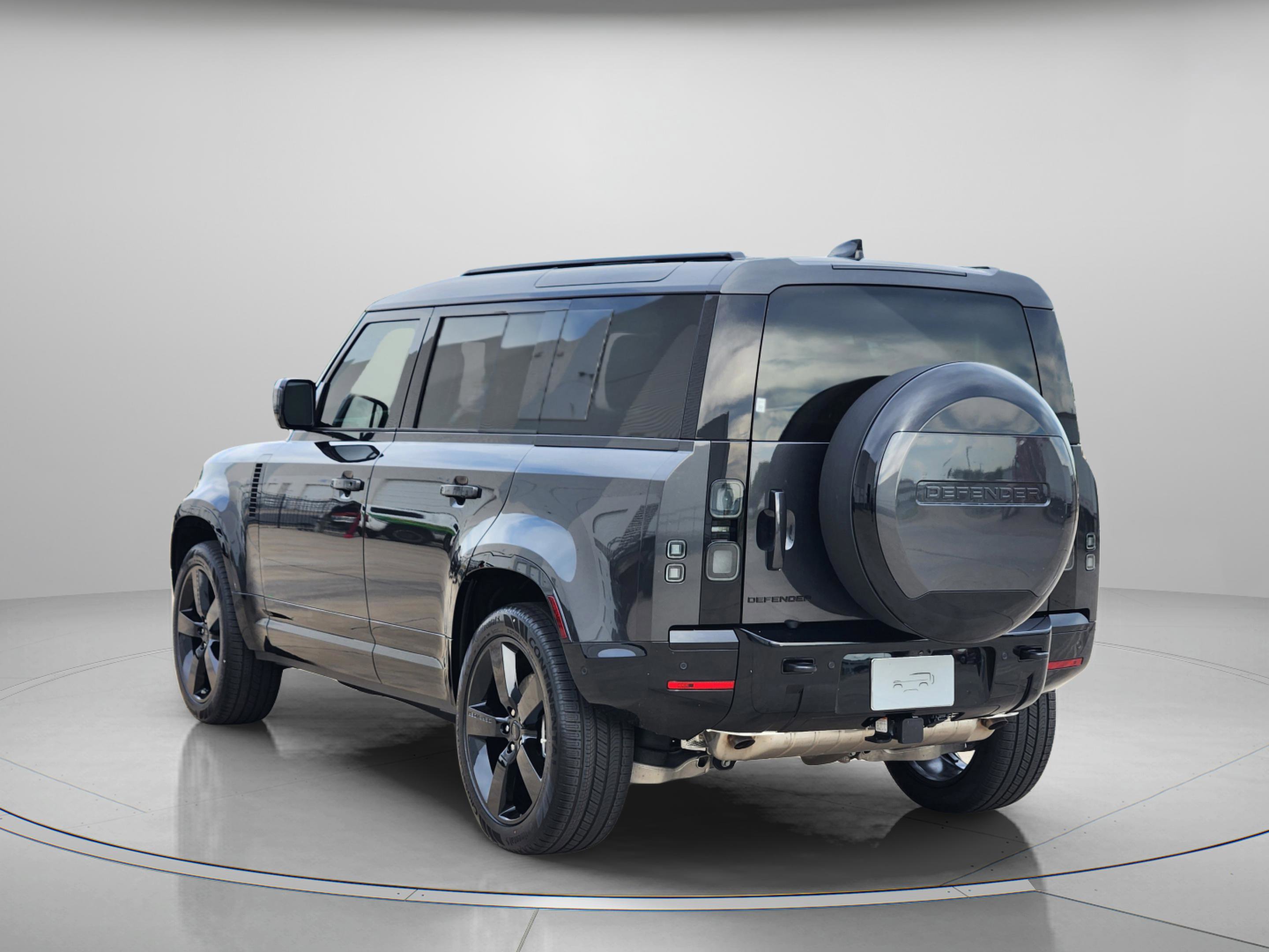 New 2026 Land Rover Defender 110 X-Dynamic SE AWD/4WD image 3