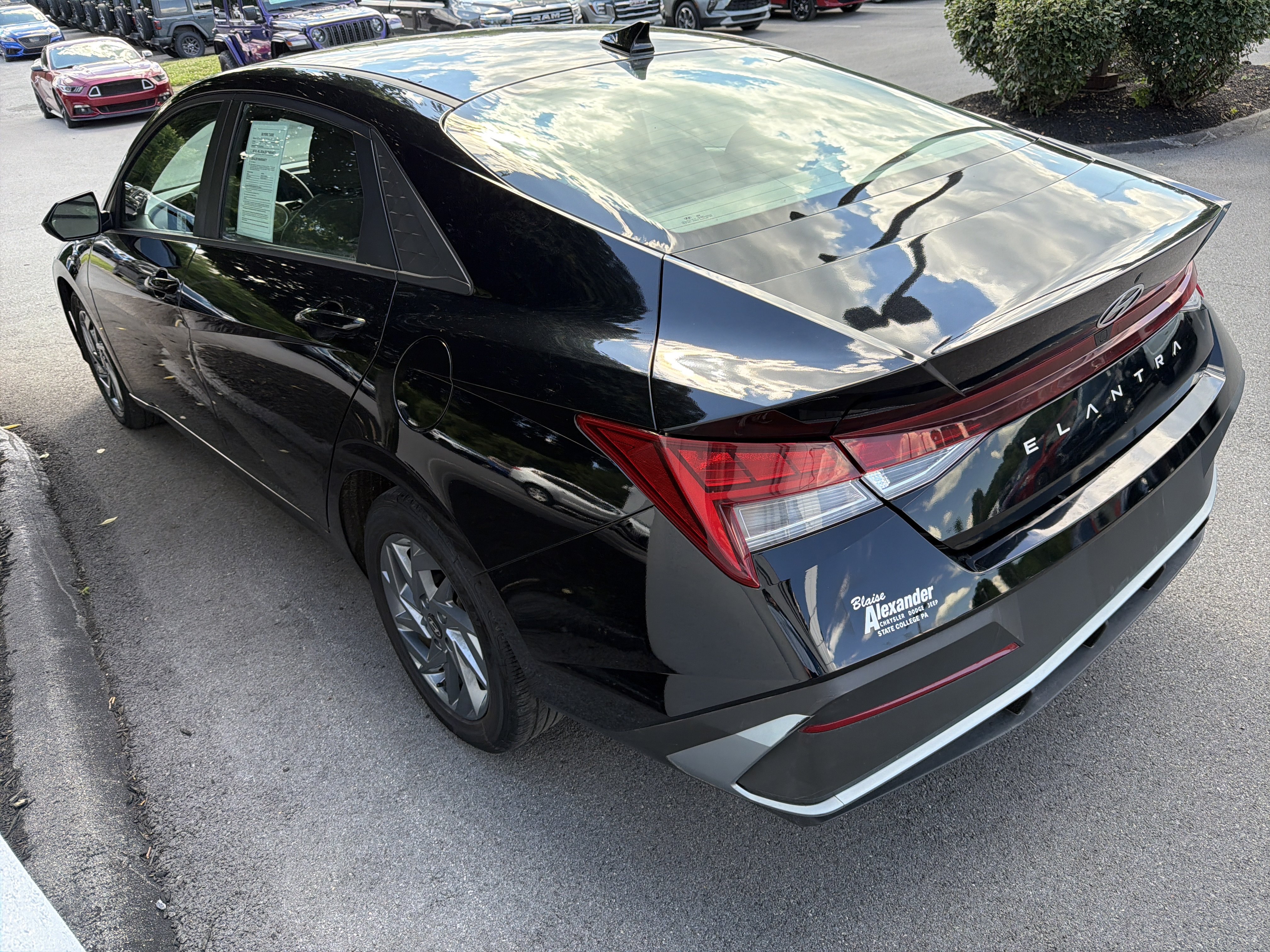 Used 2024 Hyundai Elantra SEL FWD image 7
