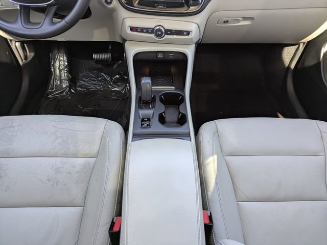 Used 2019 Volvo XC40 T5 Momentum image 19