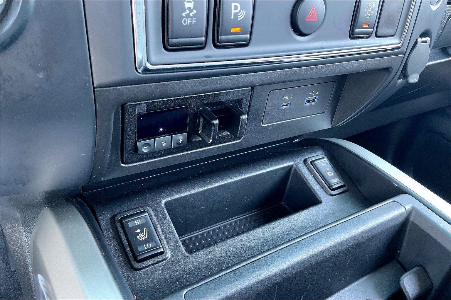 Certified 2024 Nissan Titan SV w/ SV Convenience Package RWD image 33