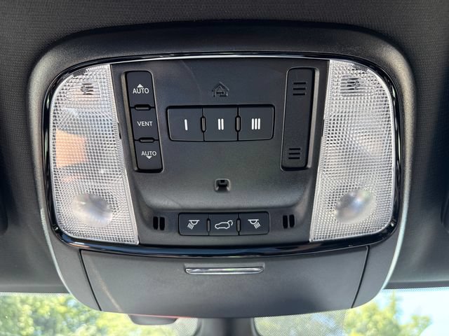 Used 2025 Dodge Durango R/T w/ Blacktop Package AWD/4WD image 14