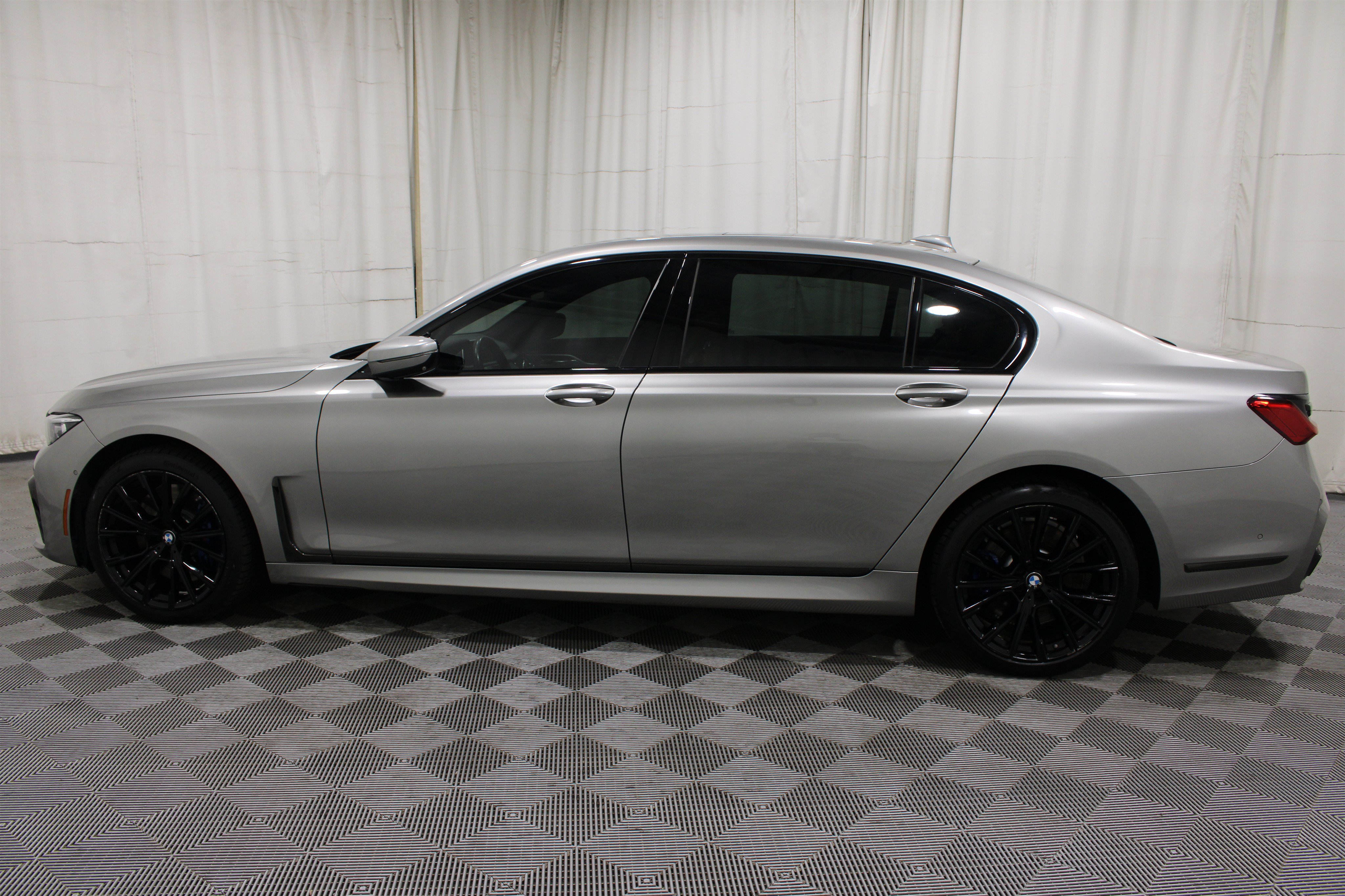 Used 2020 BMW 750i xDrive w/ Executive Package AWD/4WD image 38