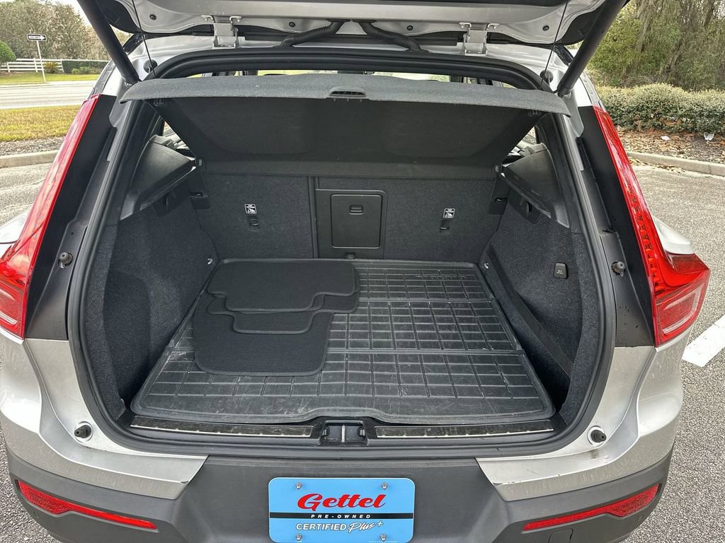 Used 2019 Volvo XC40 T5 R-Design image 25