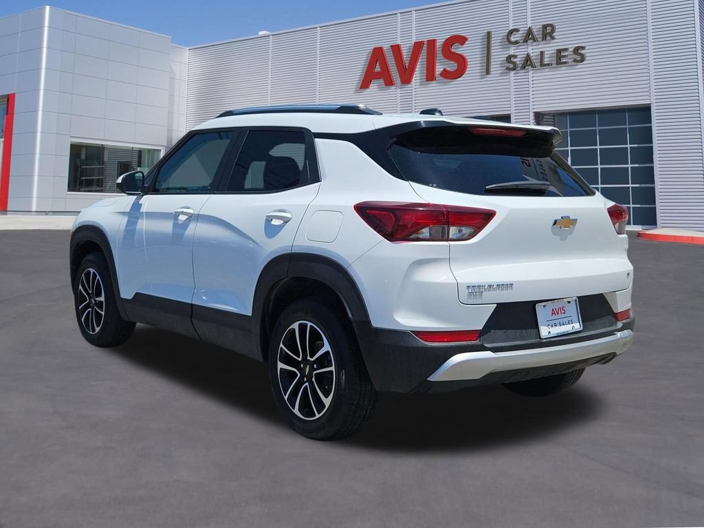 Used 2025 Chevrolet TrailBlazer LT AWD/4WD image 3