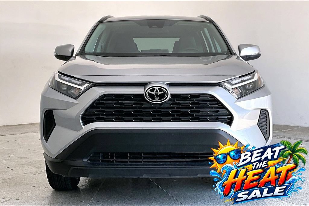 Used 2025 Toyota RAV4 XLE FWD image 3
