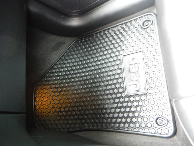 Used 2022 Jeep Cherokee Trailhawk w/ Comfort/Convenience Group AWD/4WD image 35