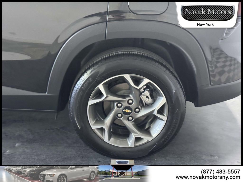 Used 2025 Chevrolet Trax LT w/ Driver Confidence Package image 6