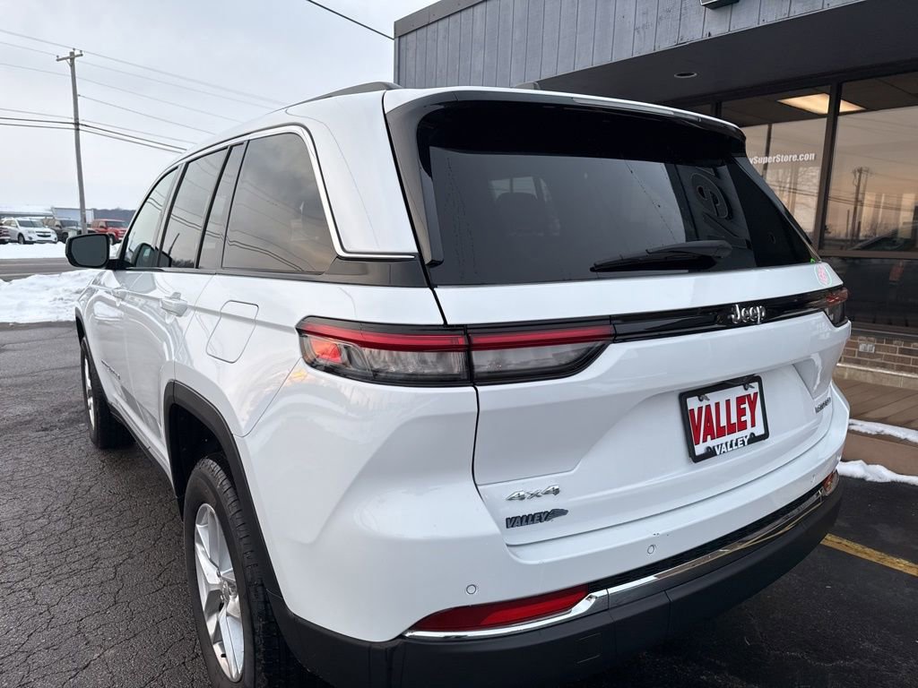 Used 2024 Jeep Grand Cherokee Laredo X image 13