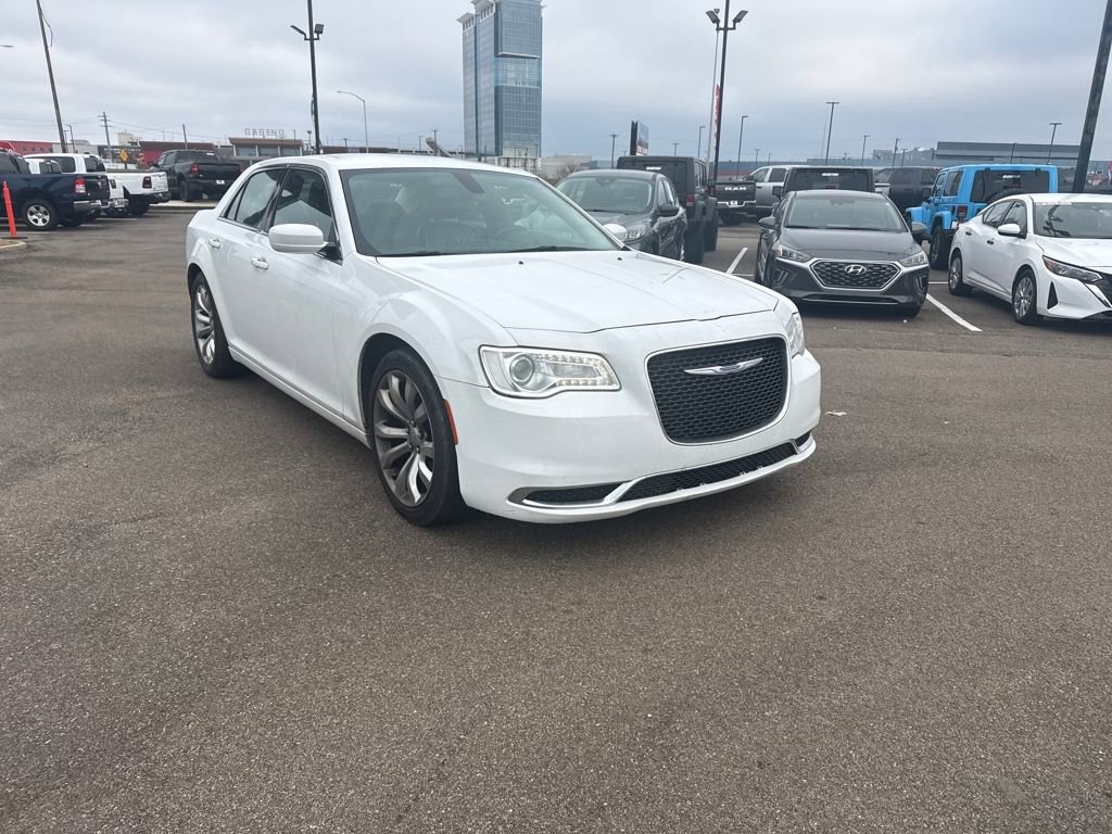 Used 2019 Chrysler 300 Touring L w/ Quick Order Package 22F image 9