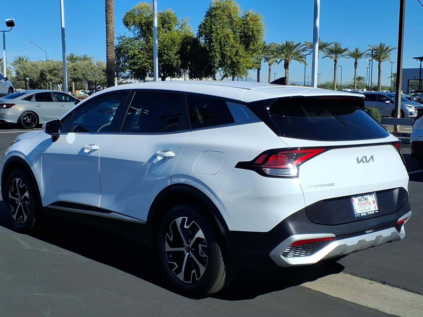 Used 2025 Kia Sportage EX image 8