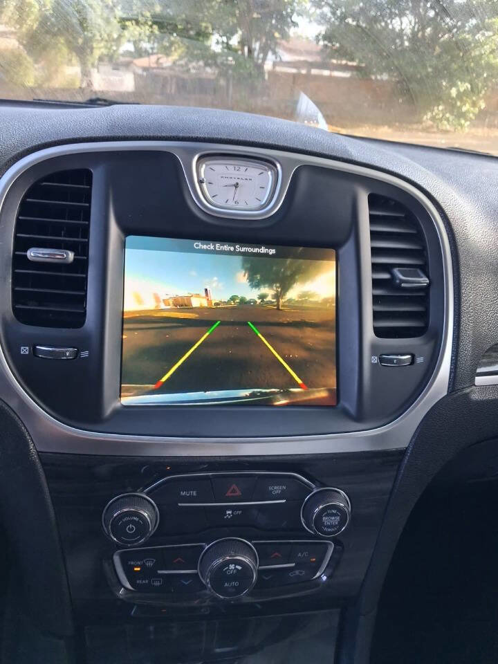 Used 2017 Chrysler 300 Limited RWD image 5