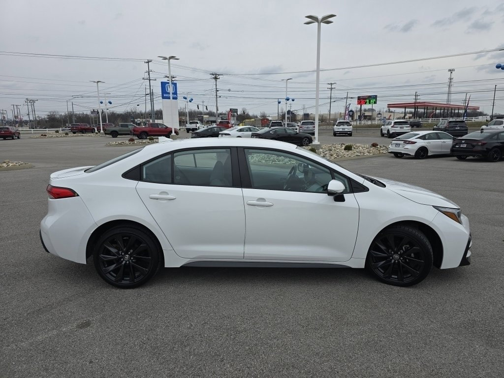 Used 2023 Toyota Corolla SE w/ Carpet Mat Package (TMS) image 3