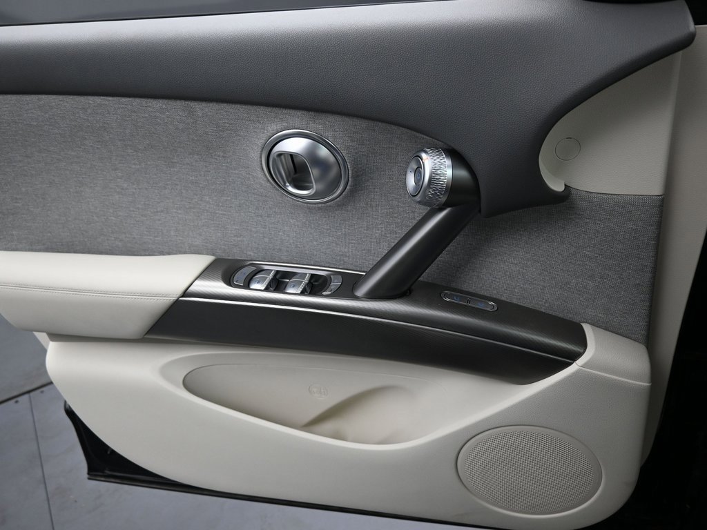 Used 2025 Genesis GV60 RWD image 26