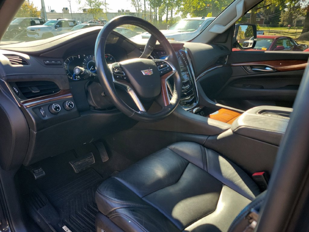 Used 2016 Cadillac Escalade Luxury AWD/4WD image 29