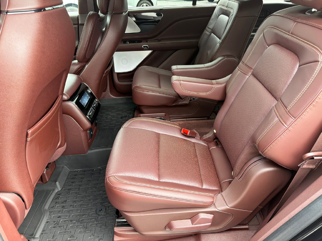 Used 2024 Lincoln Aviator Black Label AWD/4WD image 21