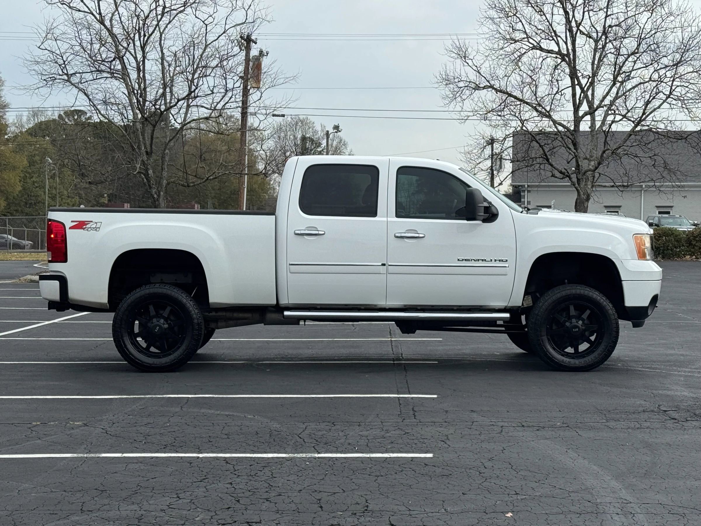 Used 2014 GMC Sierra 2500 Denali w/ Suspension Package, Off-Road image 5