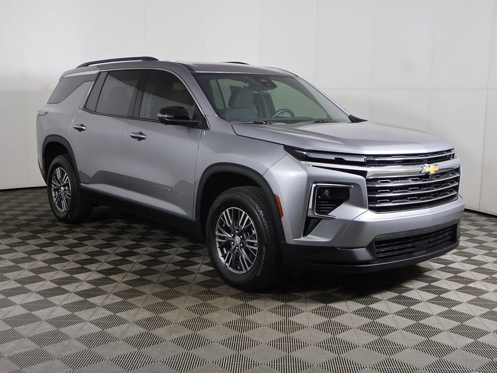 Used 2025 Chevrolet Traverse LT w/ Driver Confidence Package FWD image 53