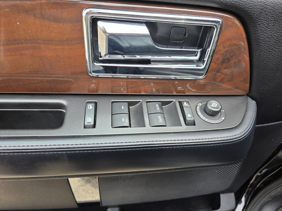 Used 2017 Lincoln Navigator L Select AWD/4WD image 14