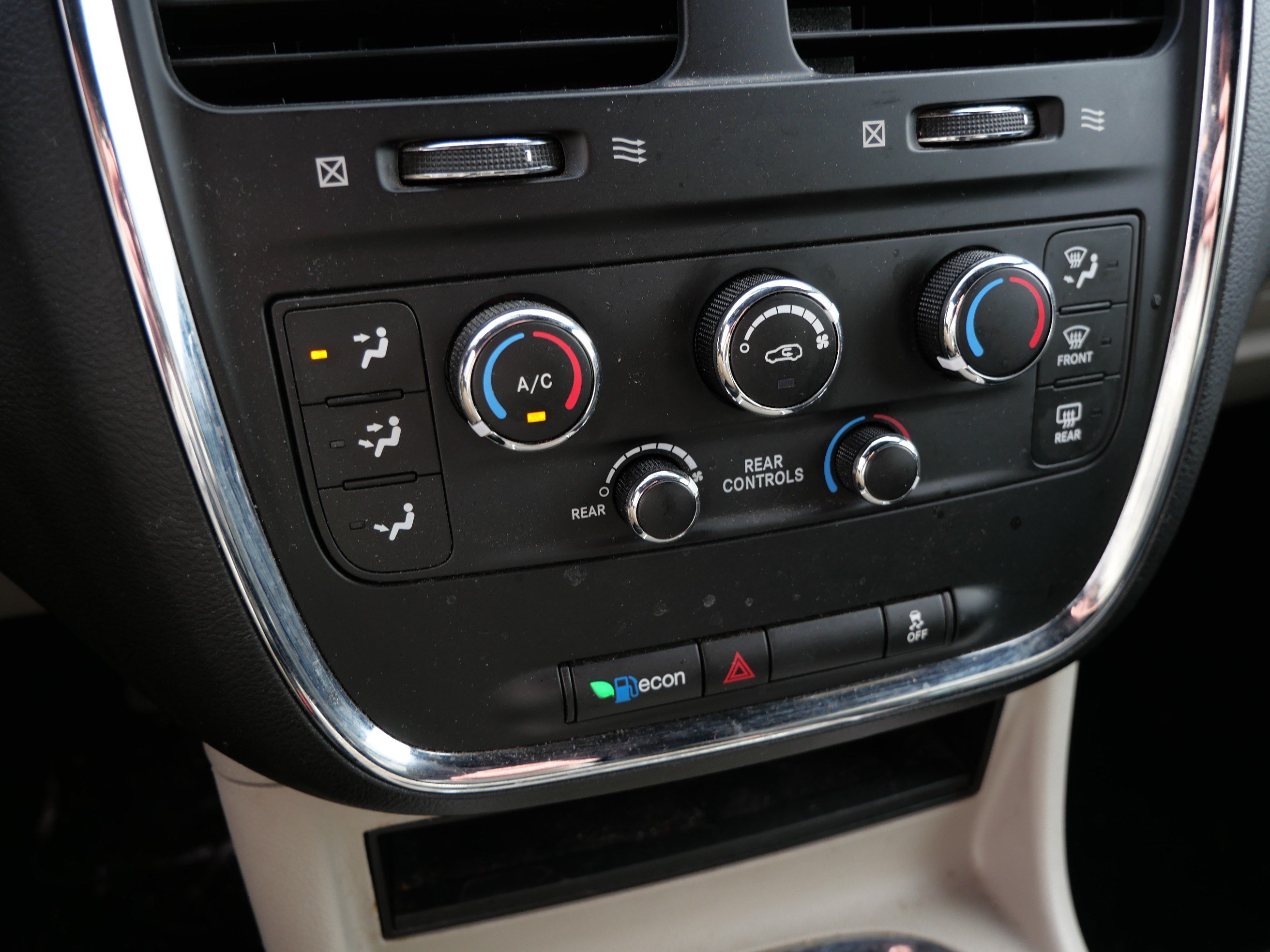 Used 2018 Dodge Grand Caravan SXT FWD image 23