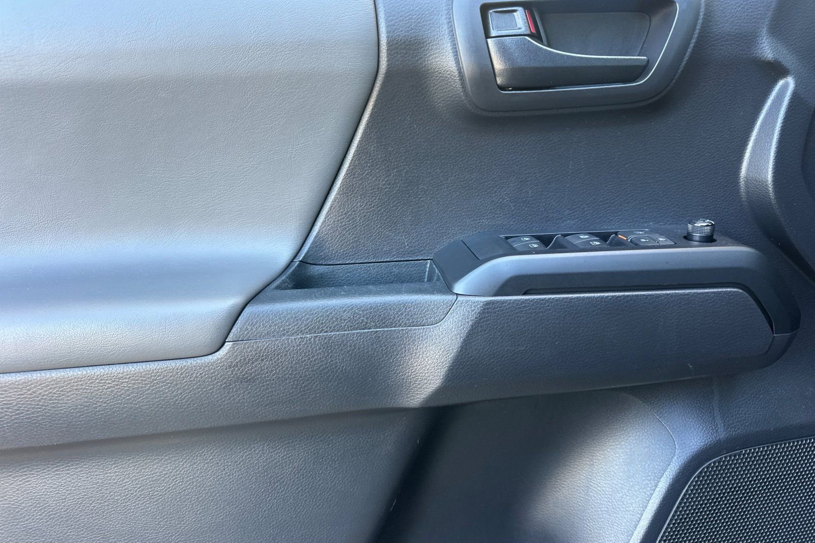 Used 2022 Toyota Tacoma SR AWD/4WD image 12