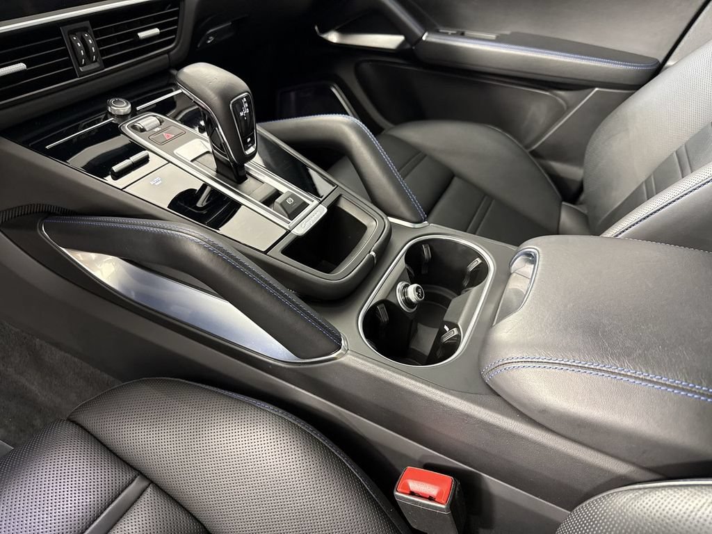 Certified 2023 Porsche Cayenne Turbo AWD/4WD image 31