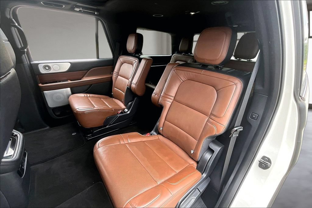 Used 2022 Lincoln Navigator Reserve AWD/4WD image 21