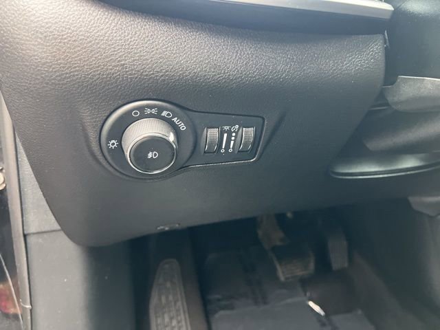 Used 2024 Jeep Compass Latitude image 8