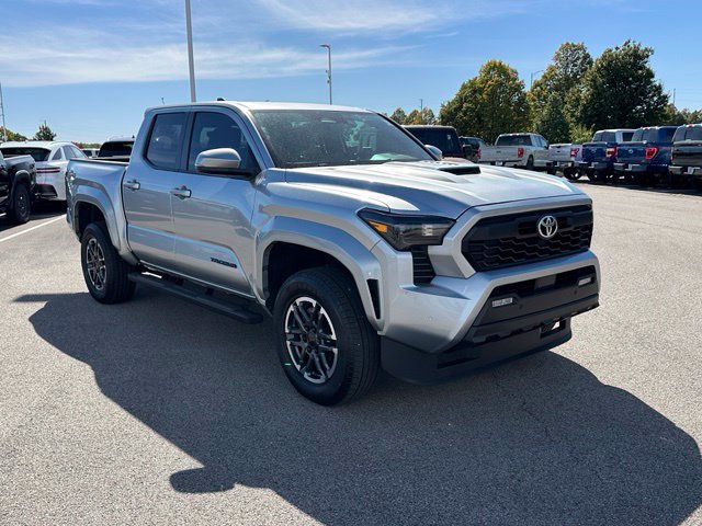 Used 2024 Toyota Tacoma TRD Sport w/ TRD Sport Upgrade Package AWD/4WD image 3