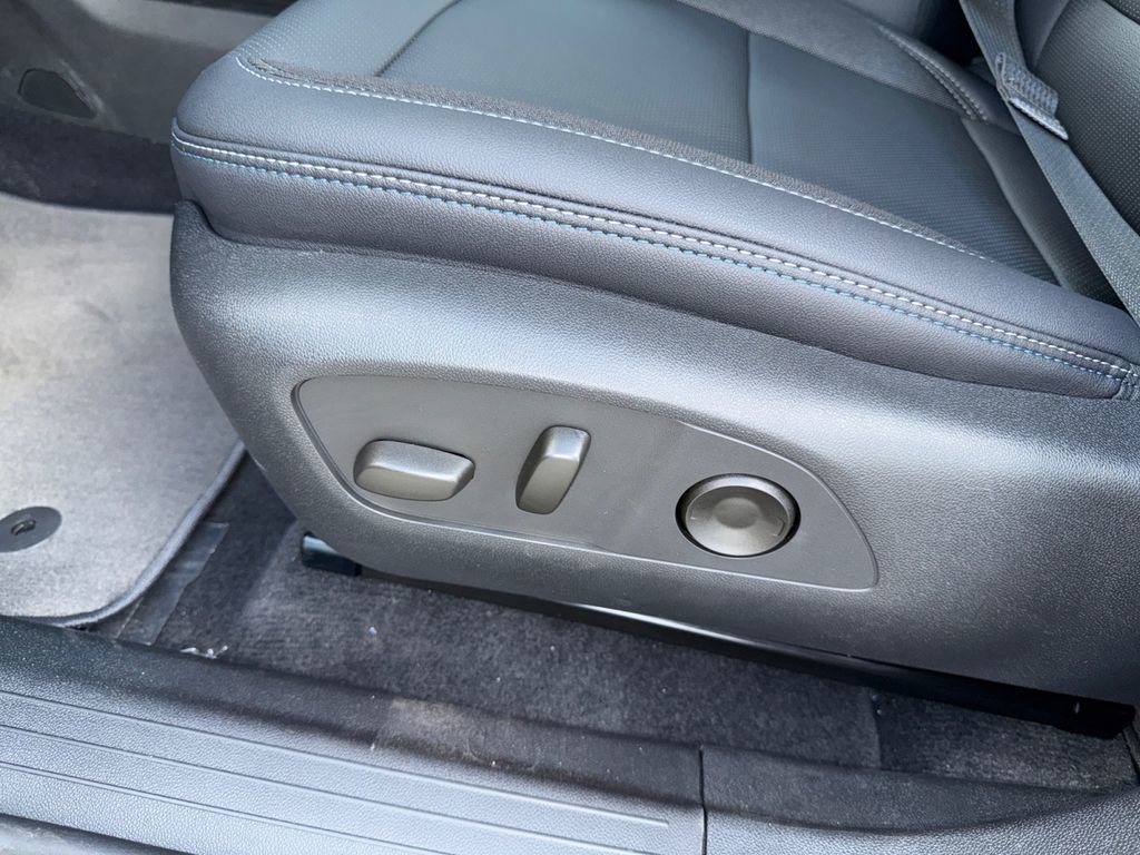 New 2026 Chevrolet Equinox EV LT image 17