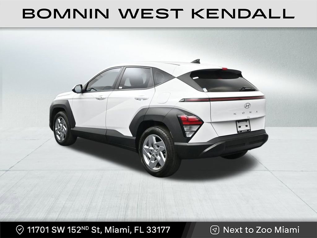 Used 2024 Hyundai Kona SE image 3