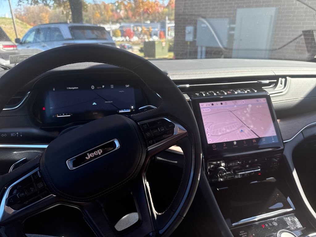 New 2025 Jeep Grand Cherokee Summit w/ Luxury Tech Group V image 9