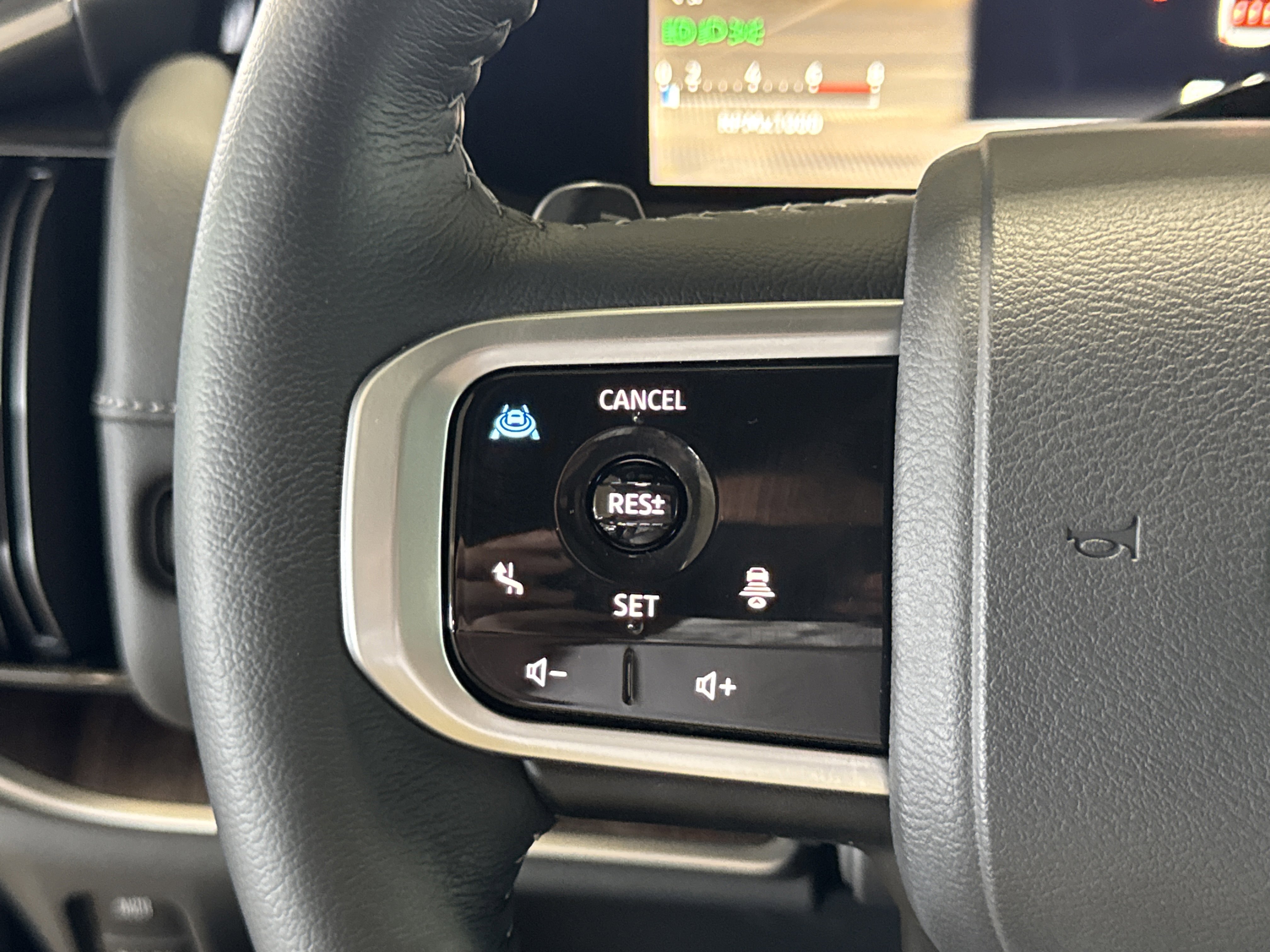 Used 2025 Nissan Armada Platinum image 25