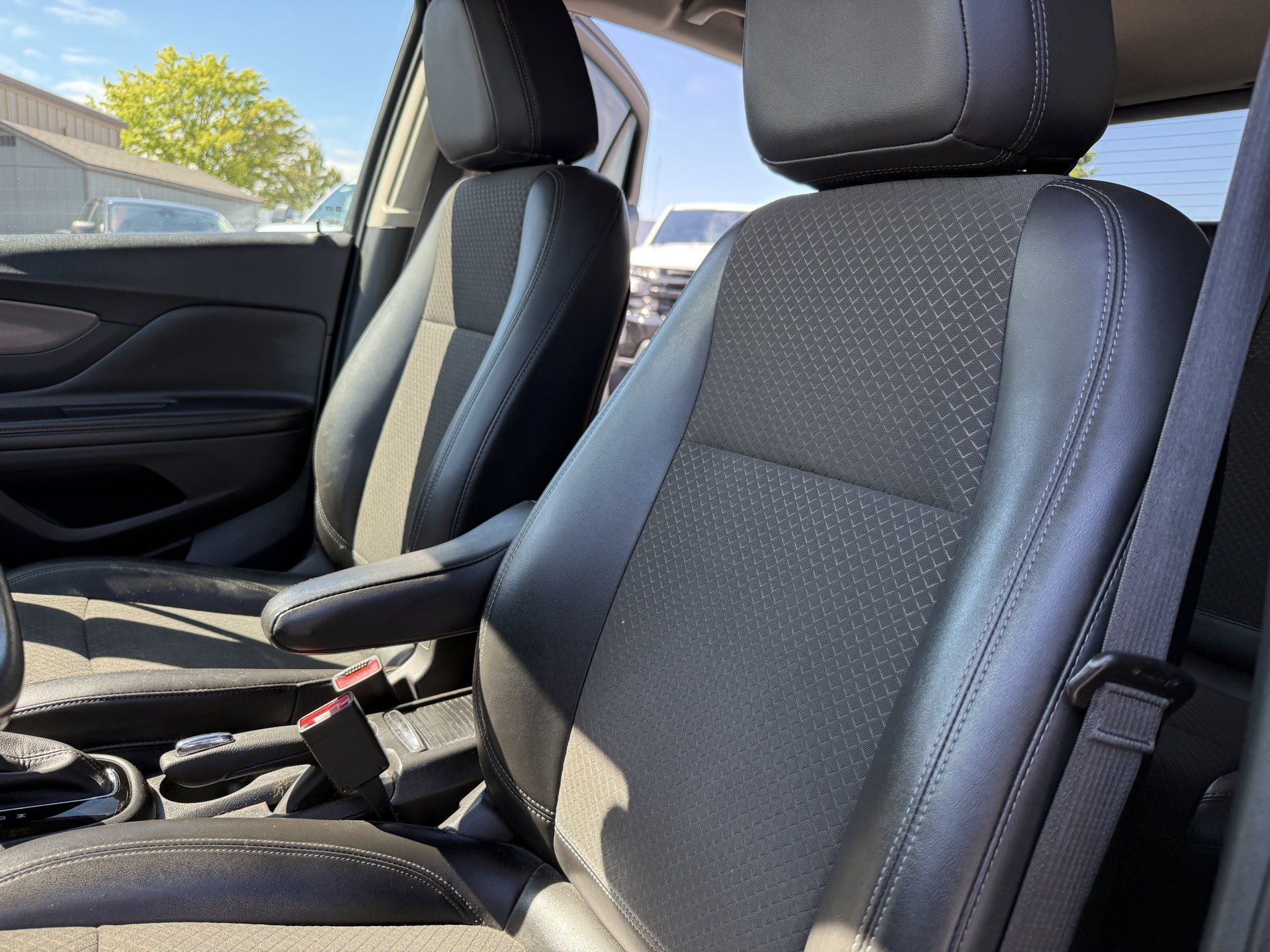 Used 2021 Buick Encore Preferred w/ Safety Package AWD/4WD image 27