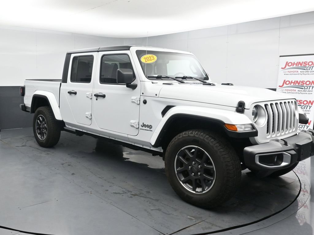 Used 2023 Jeep Gladiator Overland AWD/4WD image 2