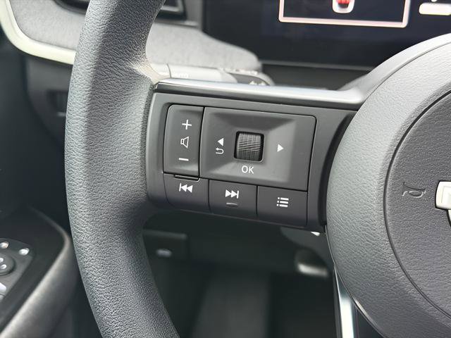 Certified 2025 Nissan Kicks SV image 24