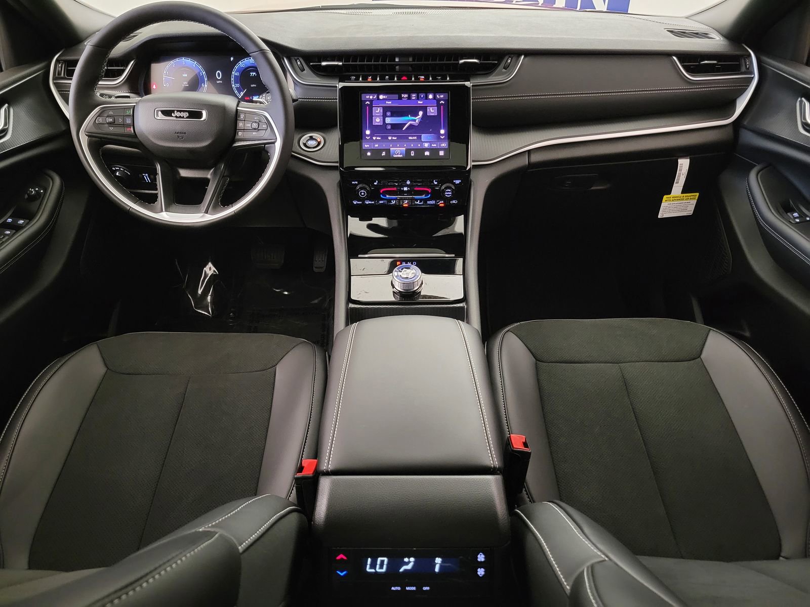 New 2025 Jeep Grand Cherokee L Altitude w/ Trailer Tow Package image 16