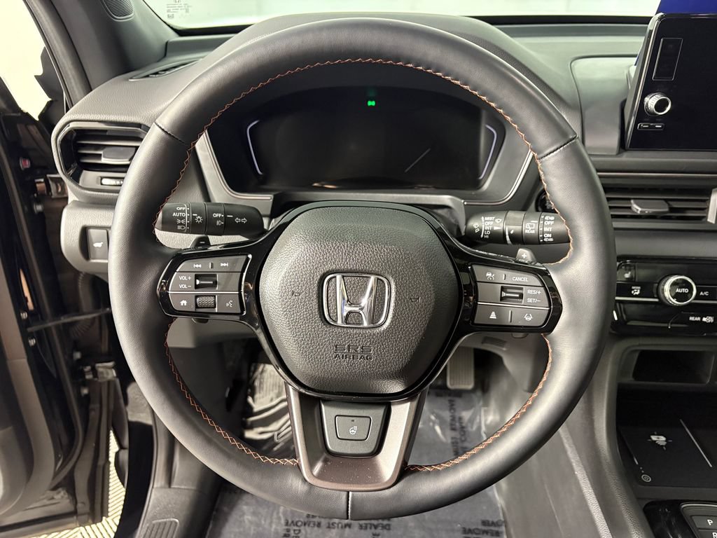 Used 2025 Honda Pilot TrailSport image 15