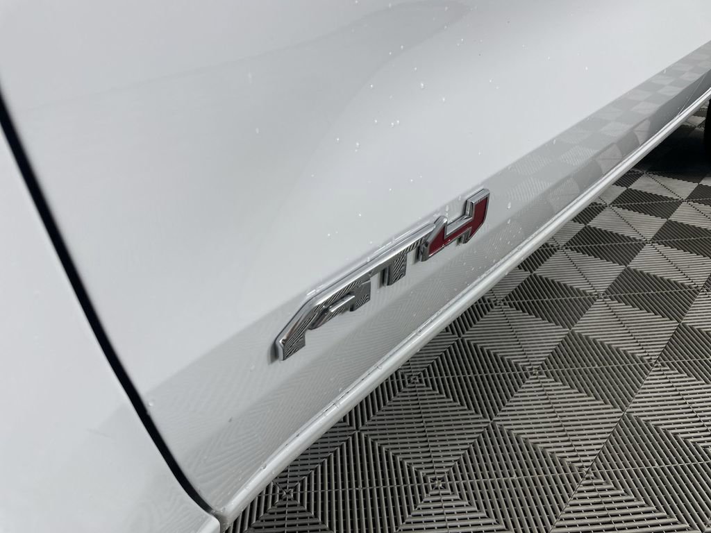 Used 2025 GMC Canyon AT4 image 32